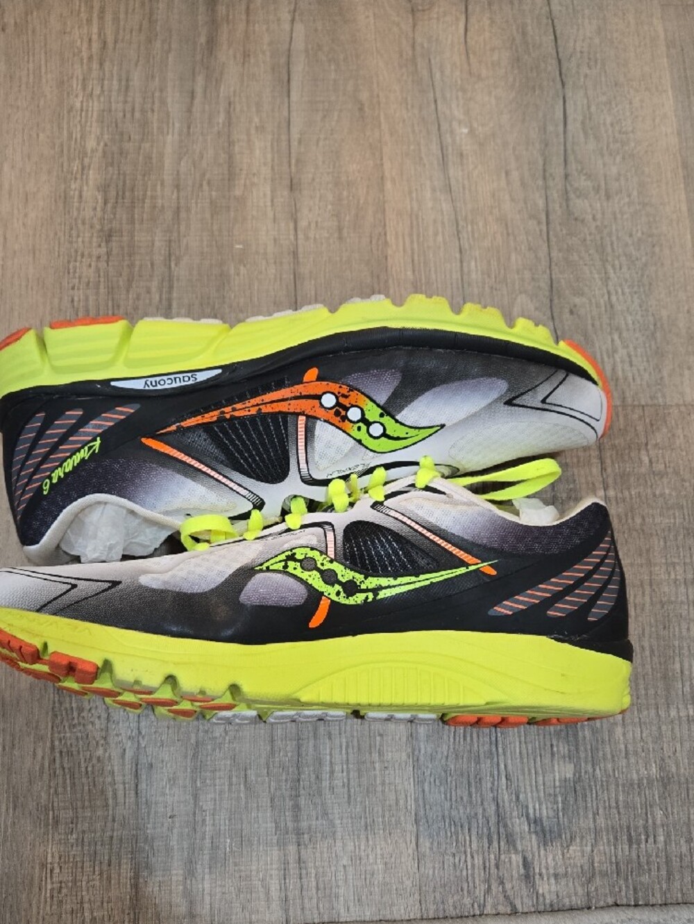 Saucony Men's White Neon Yellow Black Athletic Running Shoes - Picture 4 of 6